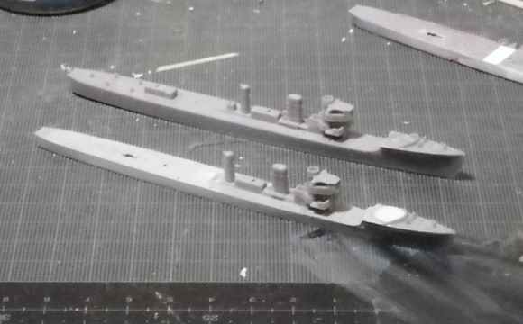 ハセガワ製の1/700駆逐艦「樅」の、船体延長と形状修正工作