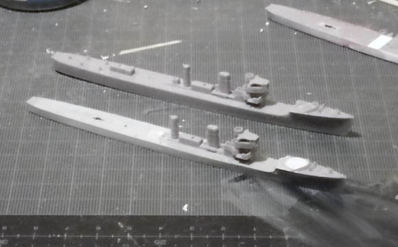 ハセガワ製の1/700駆逐艦「樅」の、船体延長と形状修正工作