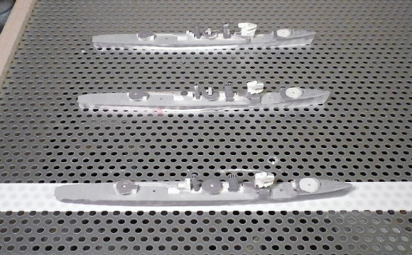ハセガワ製の1/700駆逐艦「樅」の、船体の反りを矯正